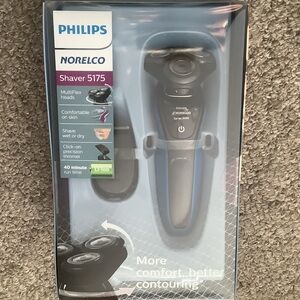 Philips Wet/Dry Norelco Shaver 5175 with Black and Blue Design